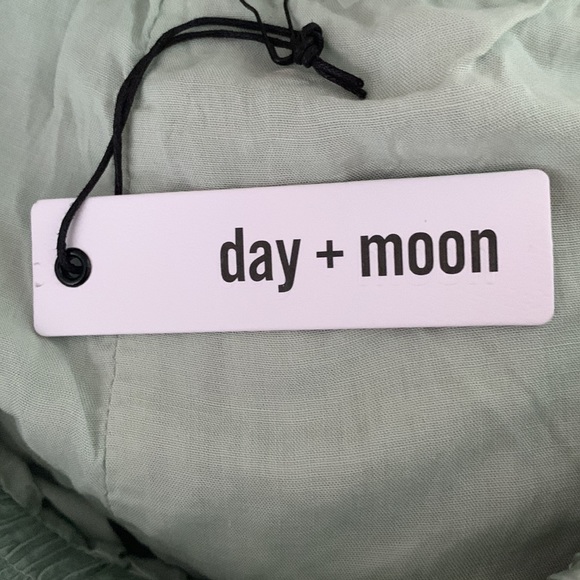 Light green/sage green Day+Moon skirt - Picture 4 of 4